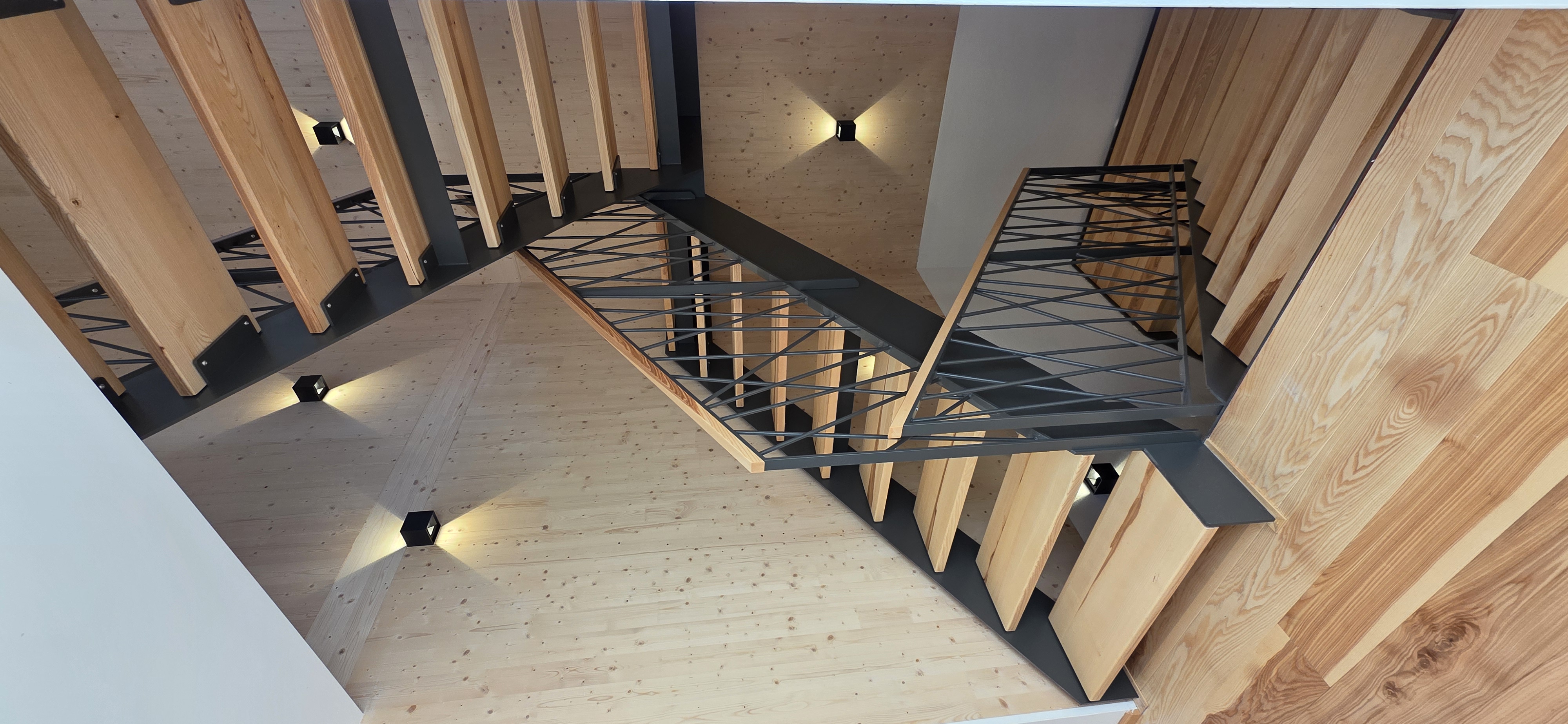Flachstahlwangentreppe aus Holz